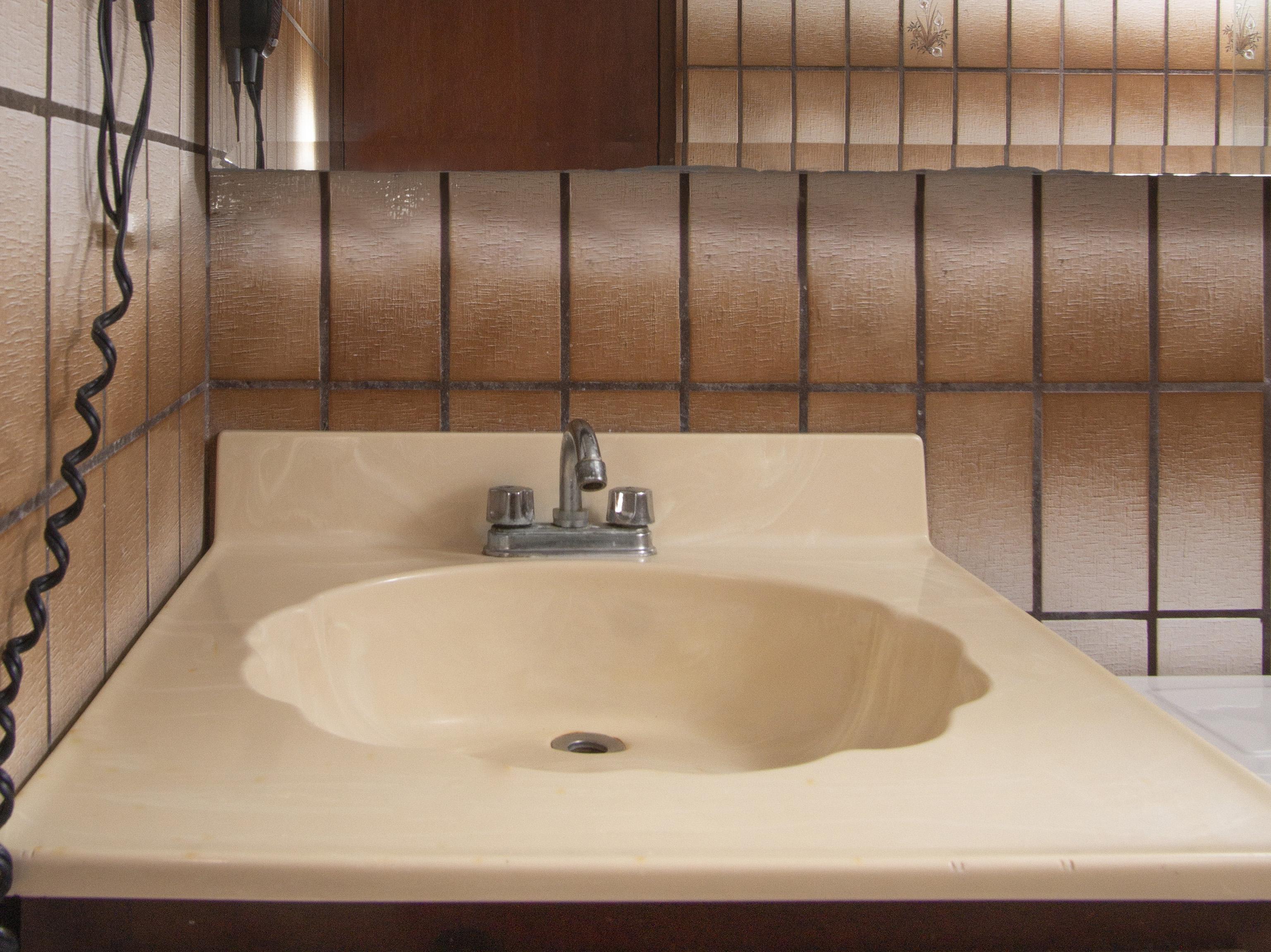 Oyo Hotel Hacienda Don Luis, 로사리토 외부 사진 A typical American bathroom sink