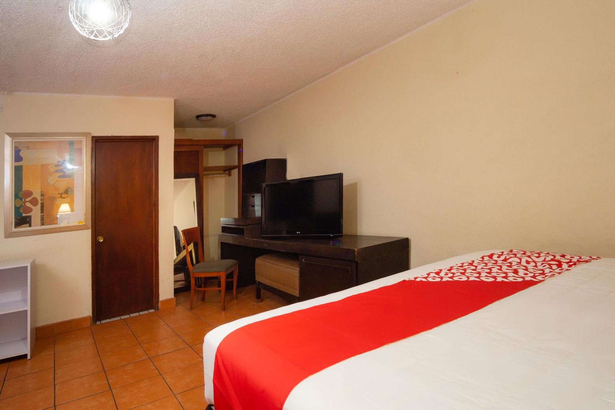 Oyo Hotel Hacienda Don Luis, 로사리토 외부 사진 A typical OYO hotel room in Mexico City